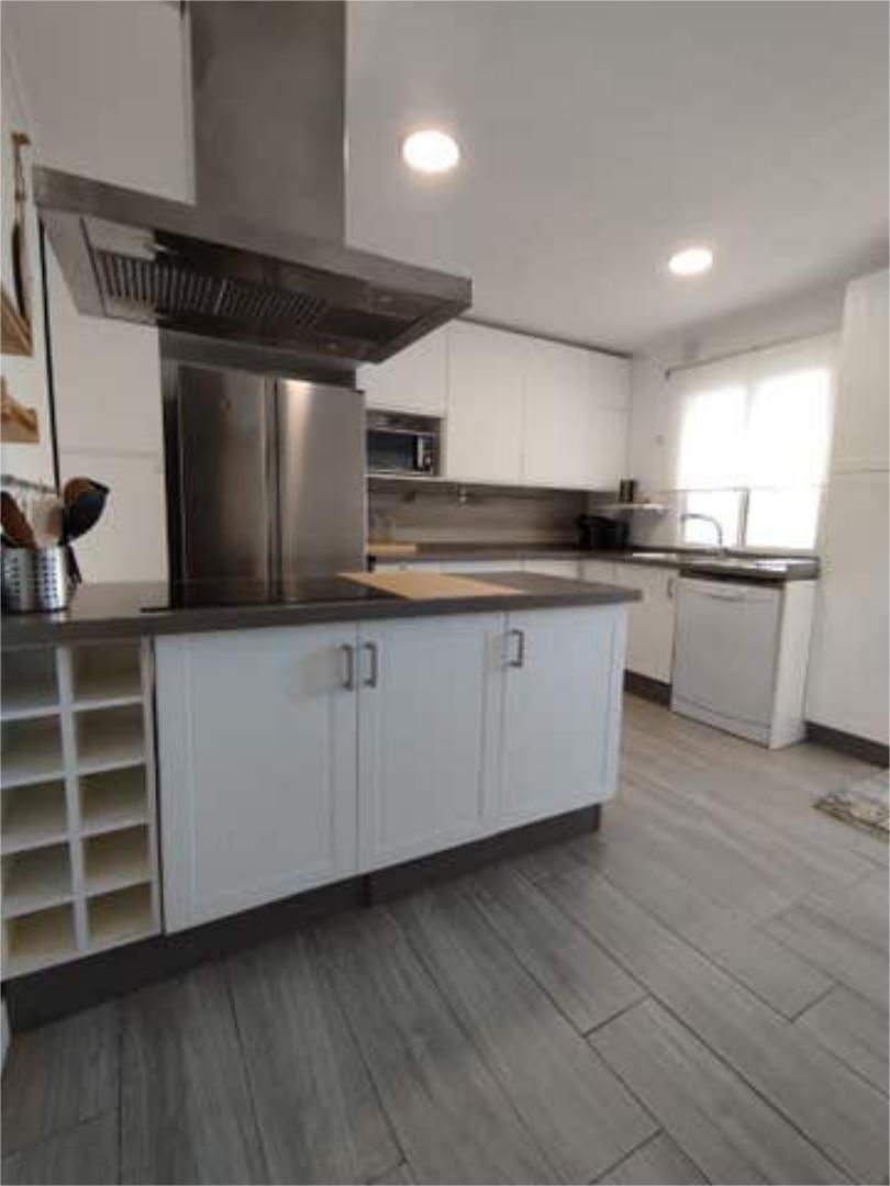 Cuina de Casa o xalet en venda en Tomares amb Piscina