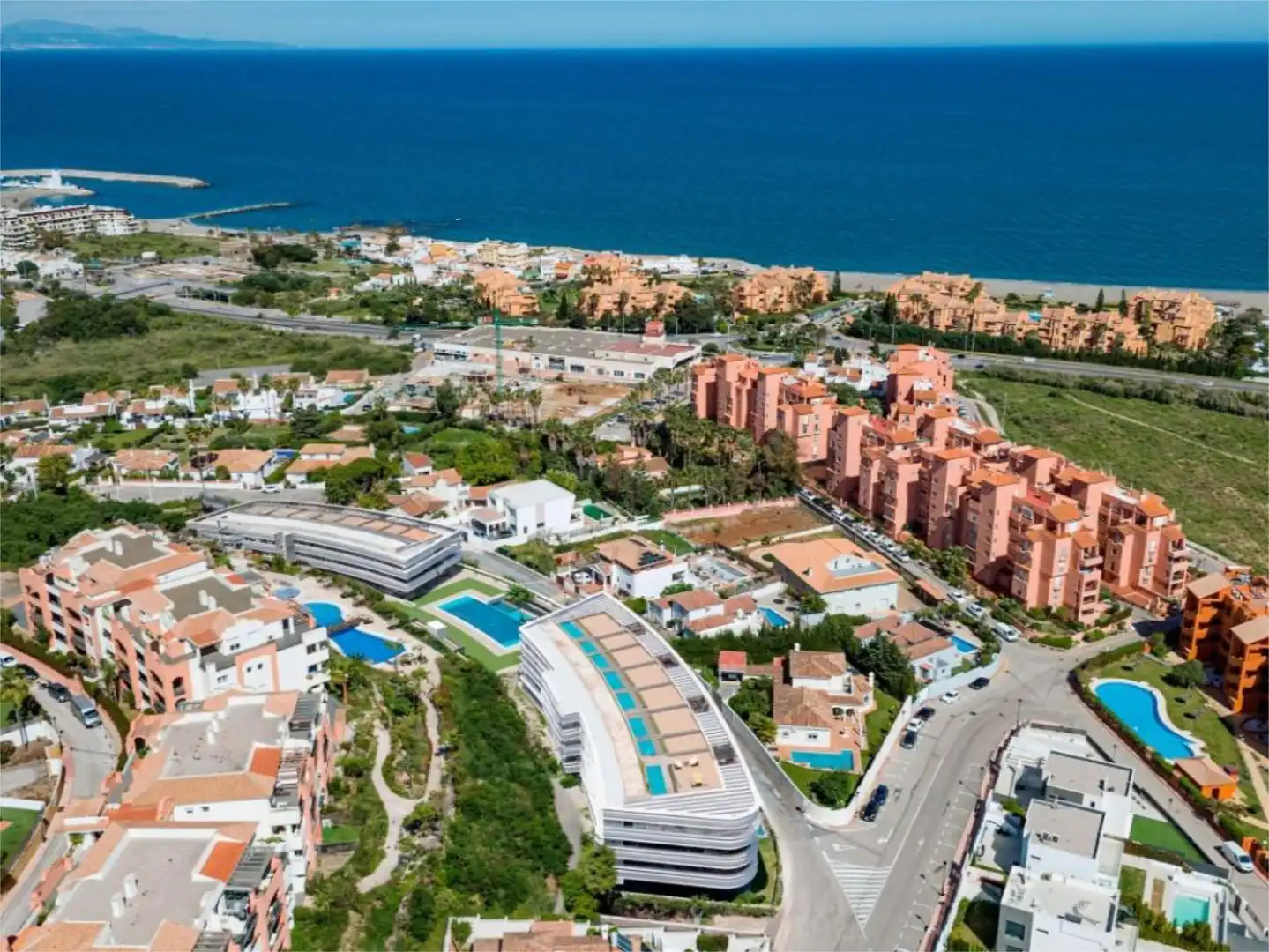 Flat for sale in Calle Del Zafiro, 34, El Castillo Exterior view of Flat for sale in Manilva with Air Conditioner, Heating and Private garden