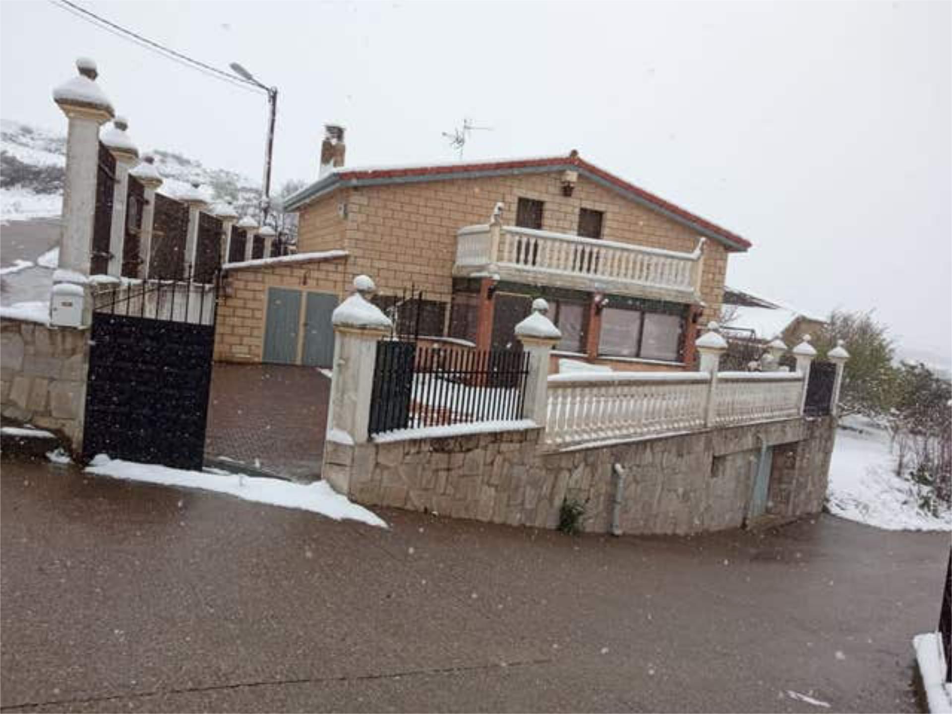 Vista exterior de Casa adosada en venta en  Logroño con Calefacción, Jardín privado y Terraza