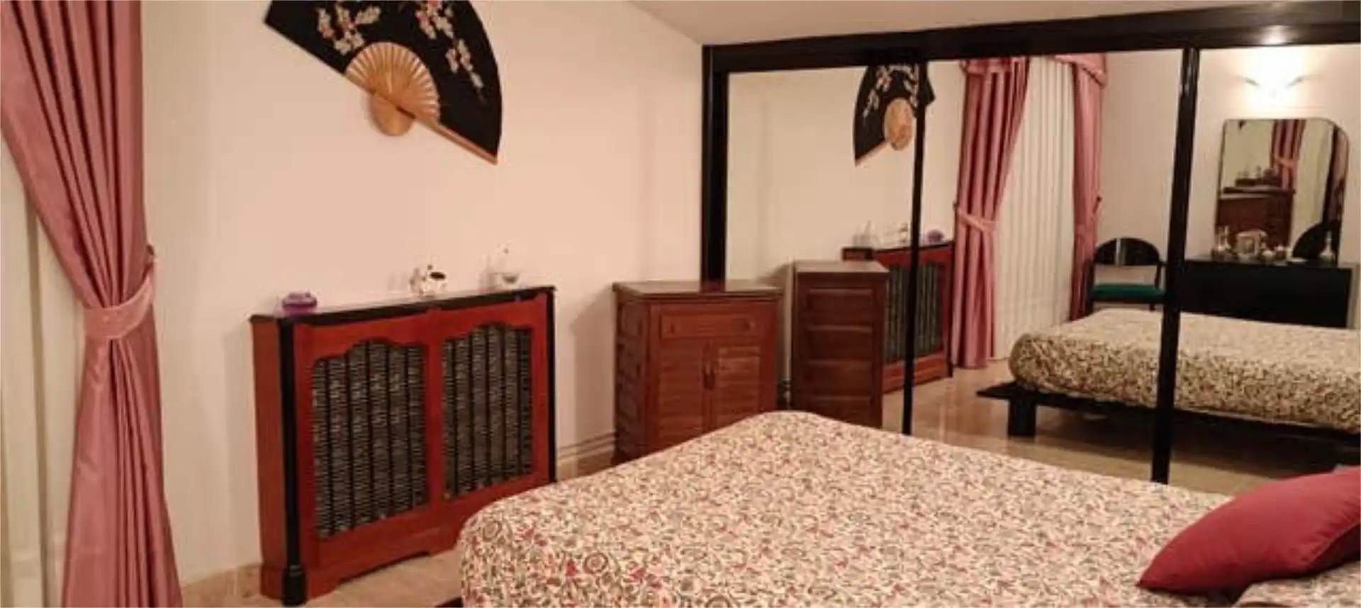 Casa adosada en venta en La Cava - Fardachón Habitación de Casa adosada en venta en Logroño con Calefacción, Jardín privado y Terraza