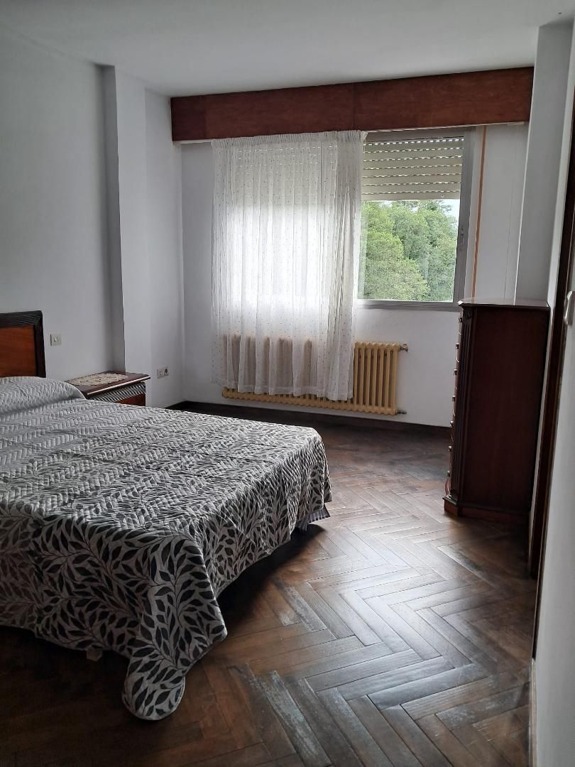 Dormitori de Pis per a compartir en Ordes amb Calefacció, Parquet i Moblat