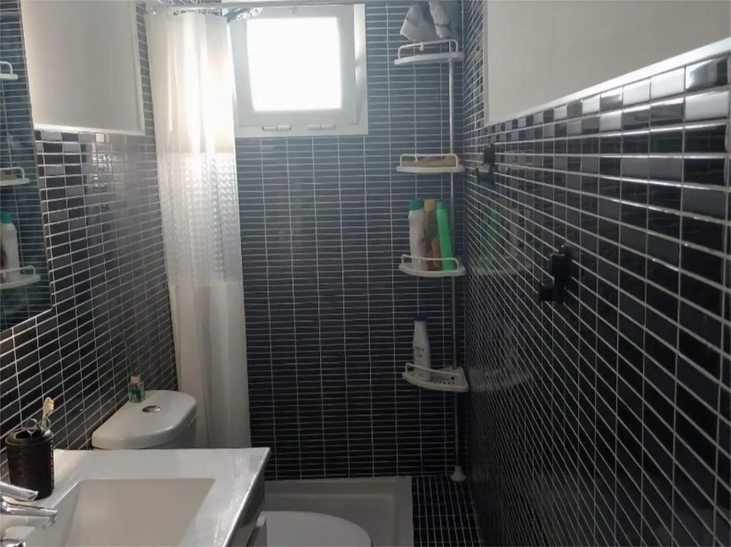 Bany de Apartament de lloguer en Úbeda amb Aire condicionat, Calefacció i Moblat