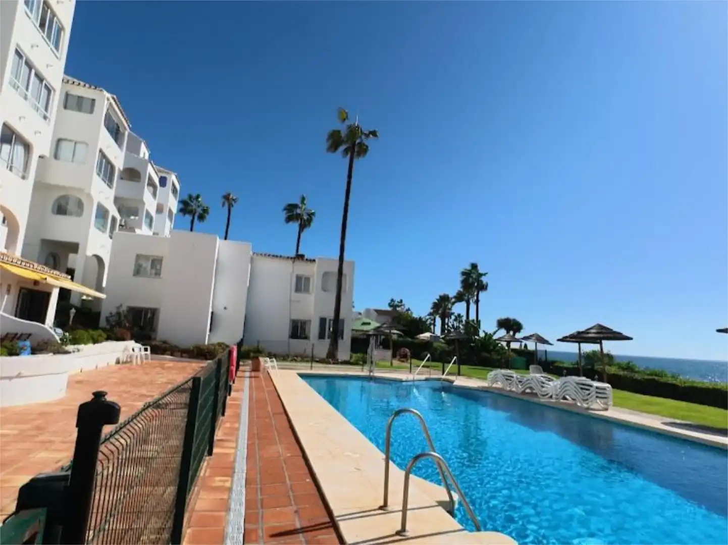 Swimming pool of Flat for sale in Mijas  with Air Conditioner, Heating and Storage room