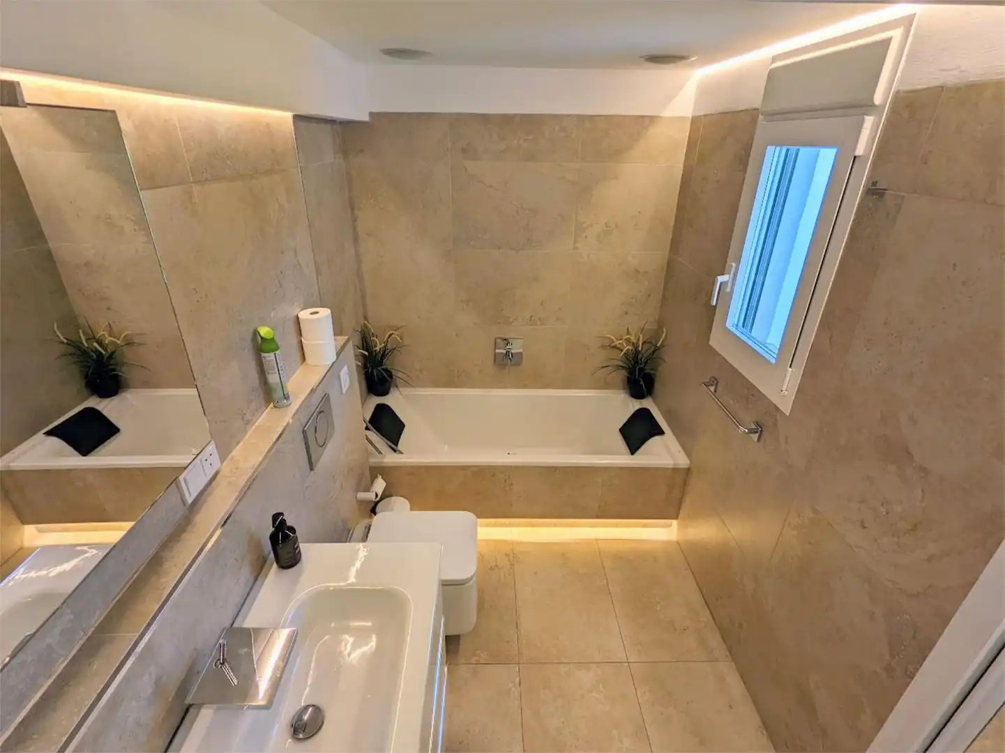 Bathroom of Flat for sale in Mijas  with Air Conditioner, Heating and Storage room