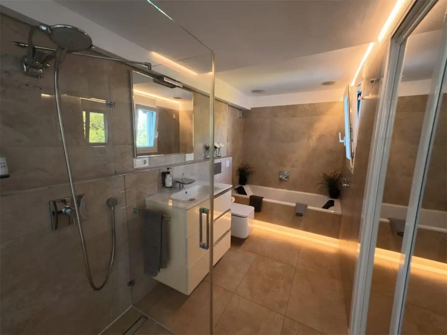 Bathroom of Flat for sale in Mijas  with Air Conditioner, Heating and Storage room