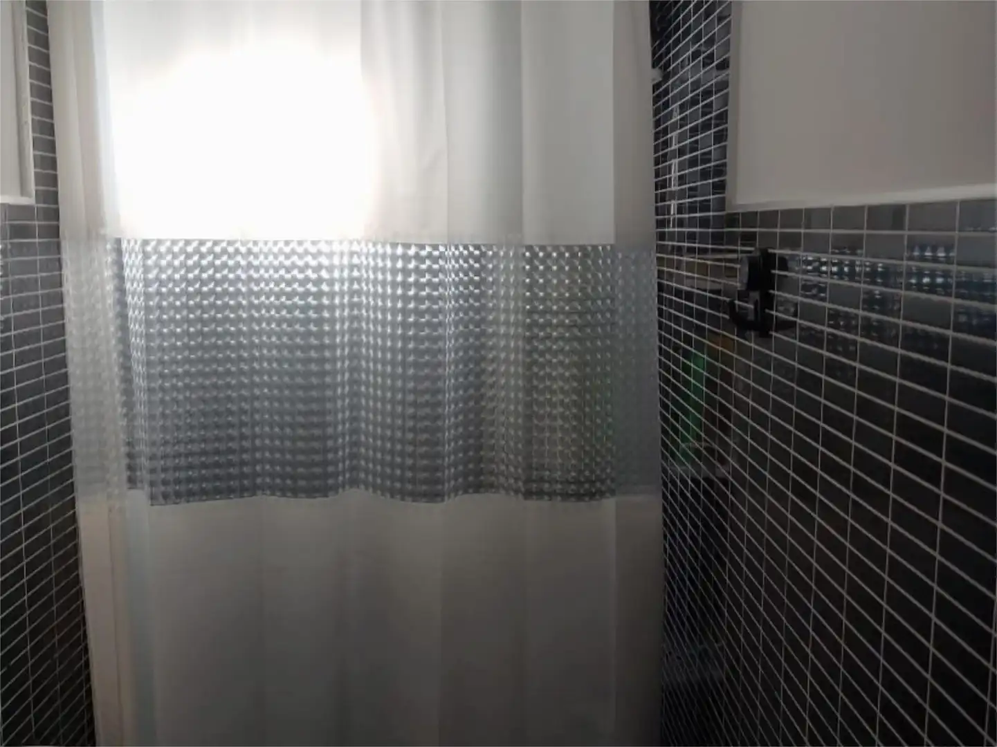 Bany de Apartament de lloguer en Úbeda amb Aire condicionat, Calefacció i Moblat