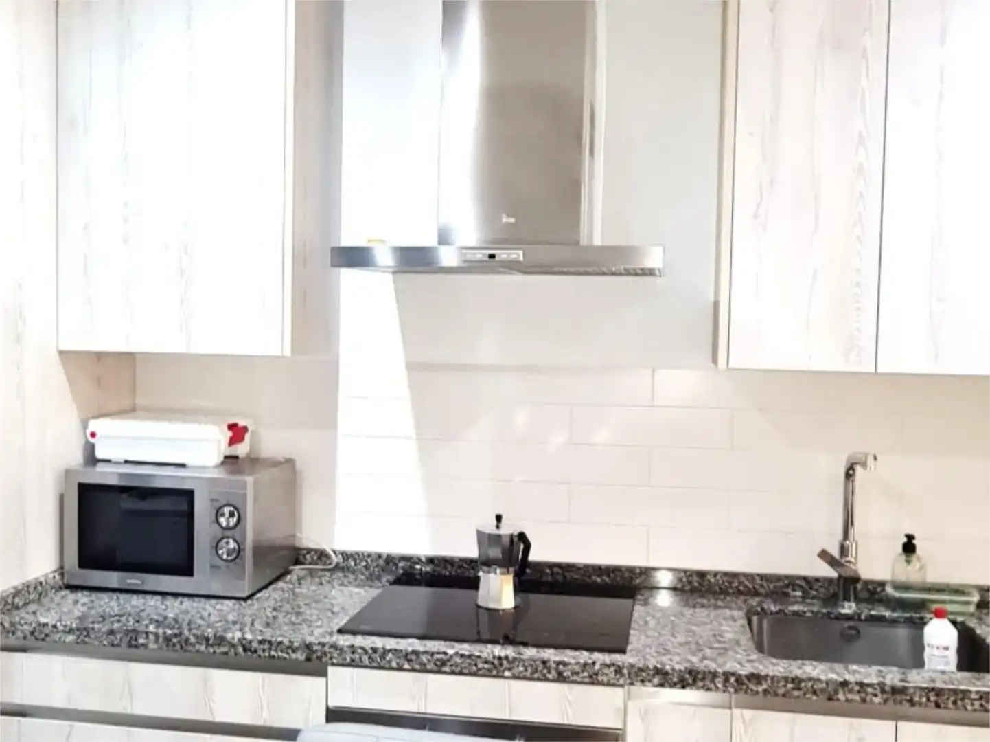 Piso en venta en Calle Castilla, 38, San Pedro de Alcántara pueblo Cocina de Piso en venta en Marbella con Aire acondicionado, Calefacción y Balcón