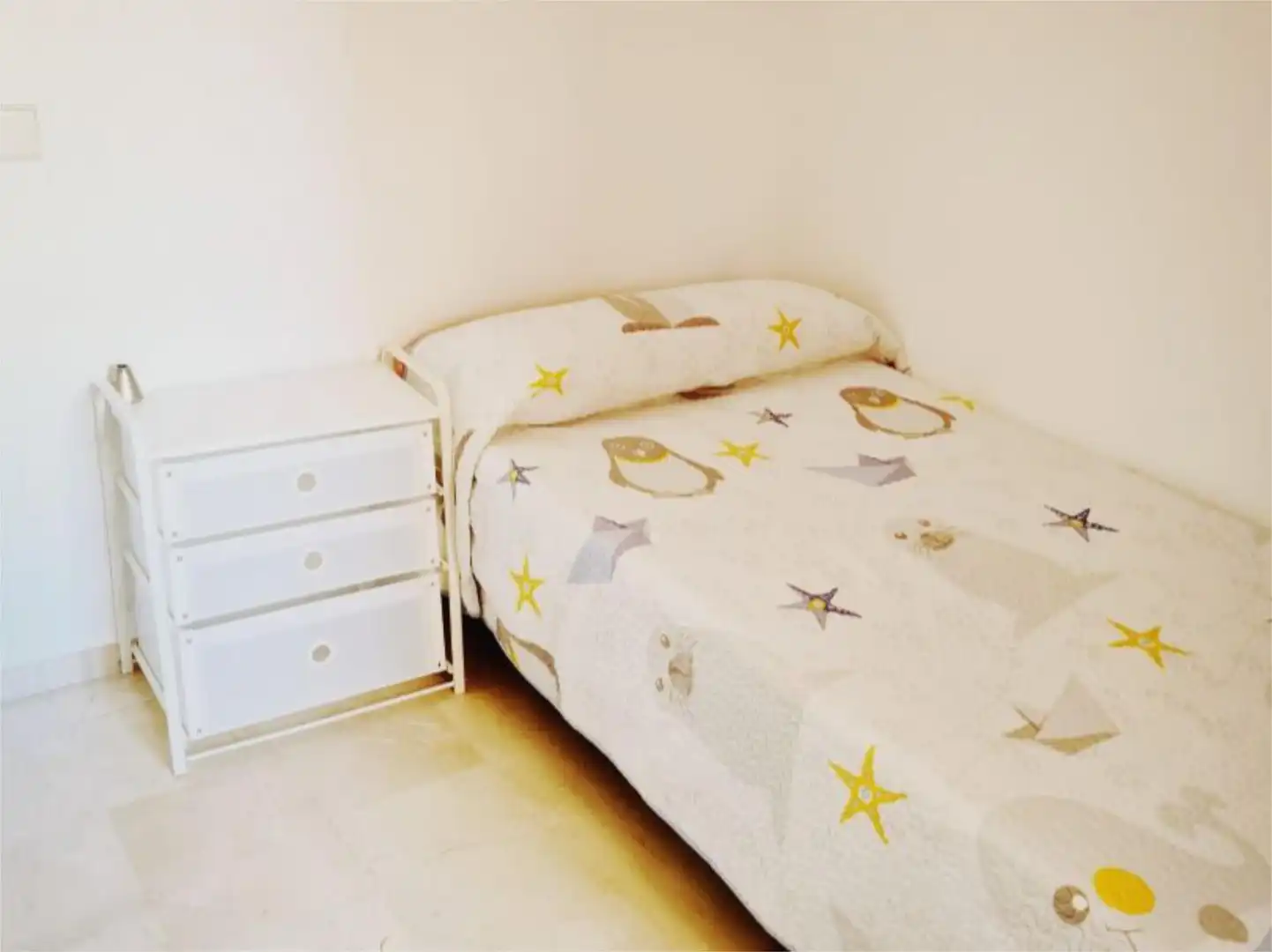 Piso en venta en Calle Castilla, 38, San Pedro de Alcántara pueblo Habitación de Piso en venta en Marbella con Aire acondicionado, Calefacción y Balcón