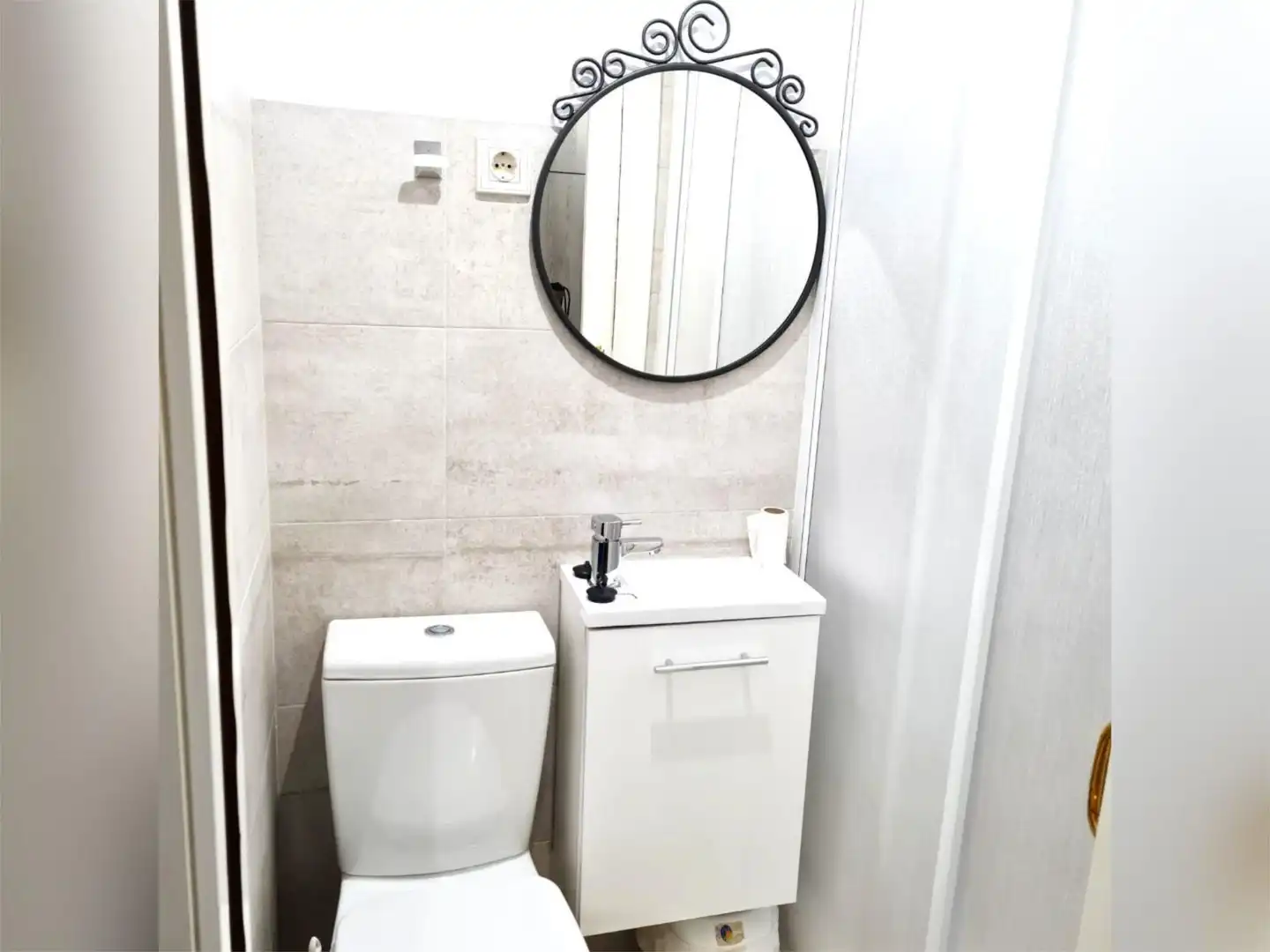 Piso en venta en Calle Castilla, 38, San Pedro de Alcántara pueblo Baño de Piso en venta en Marbella con Aire acondicionado, Calefacción y Balcón