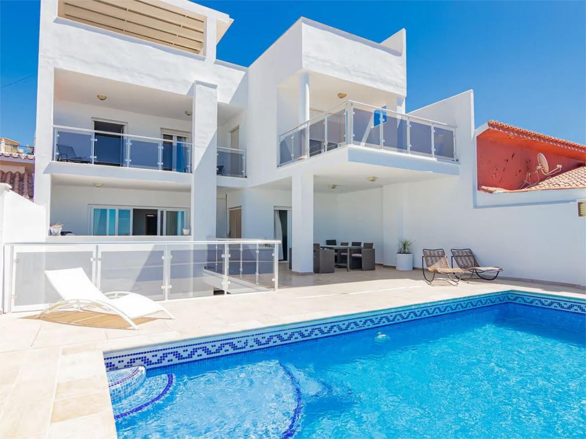 Swimming pool of Houses for rent in Vélez-Málaga  with Air Conditioner, Heating and Private garden