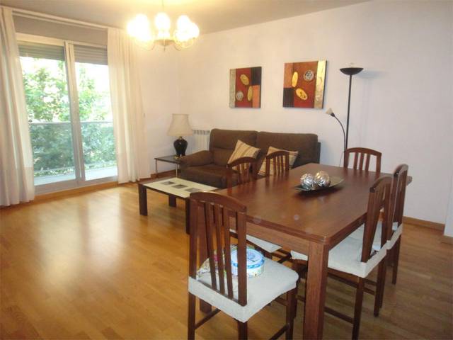 Piso en Alquiler en Arrabal Sup 50, 6P en Arrabal