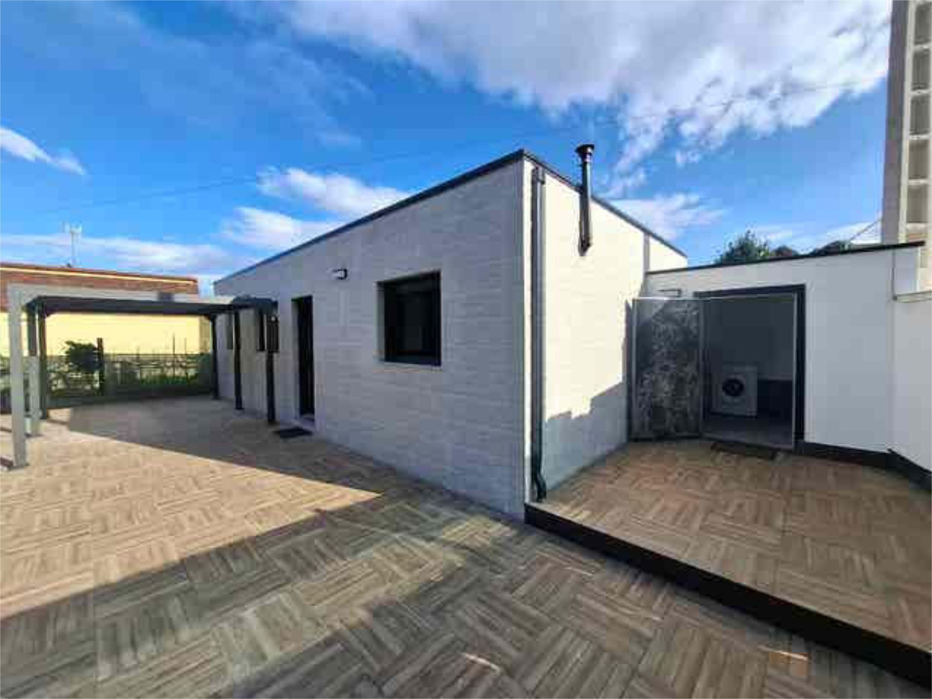 Vista exterior de Casa adosada de lloguer en Ponteareas