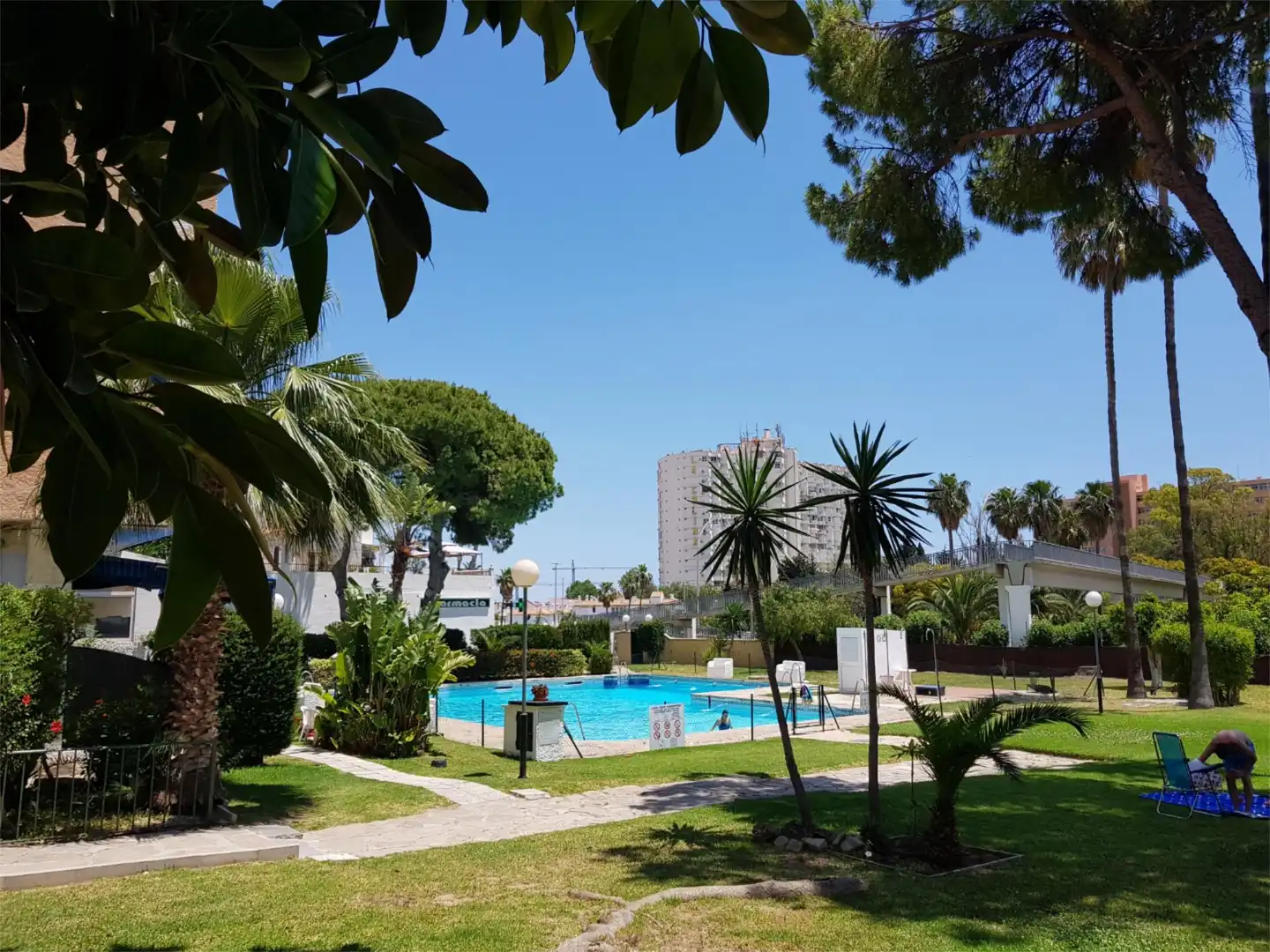 Pis en venda a Camino del Pilar, 1, La Colina Piscina de Pis en venda en Torremolinos amb Aire condicionat, Jardí privat i Terrassa