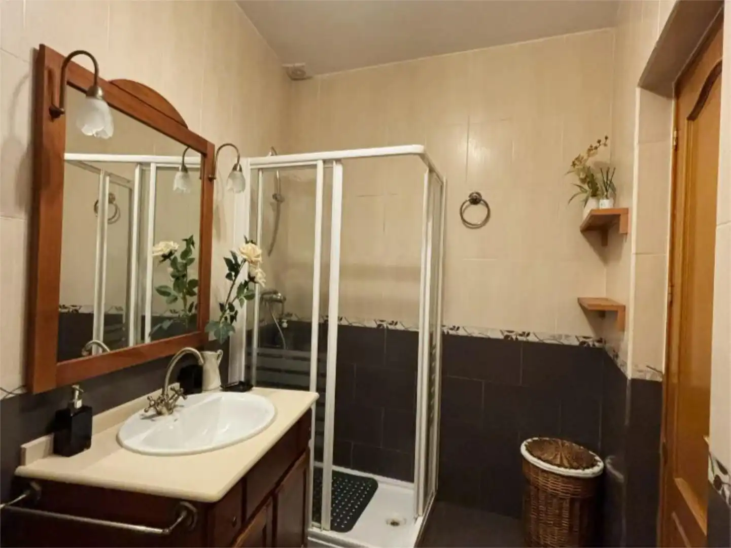 Casa adosada en venta en Calle León XIII, 12, Salvaleón Baño de Casa adosada en venta en Salvaleón con Terraza, Amueblado y Balcón