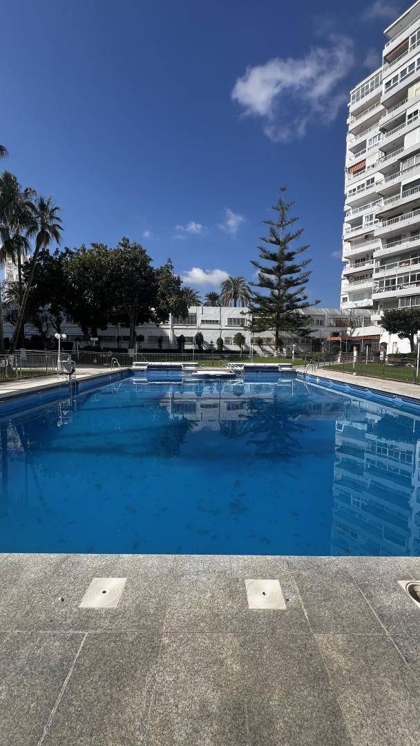 Pis en venda a Avenida Alay, 4, Puerto Marina Piscina de Pis en venda en Benalmádena amb Aire condicionat, Terrassa i Piscina