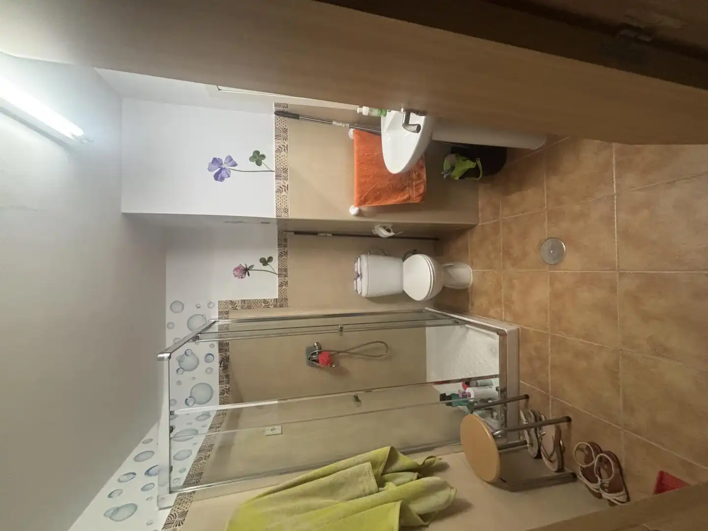 Piso en venta en Avenida México, 26, Bahía Dorada Baño de Piso en venta en Estepona con Aire acondicionado, Calefacción y Jardín privado