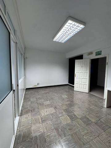 Oficina en Alquiler en Calle San Rafael Y San Roque, 6 en La Salle - Cuatro Torres