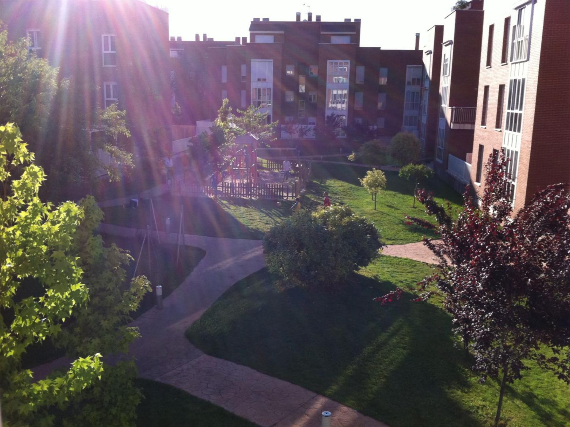 Jardí de Pis de lloguer en Alcalá de Henares amb Calefacció, Terrassa i Piscina