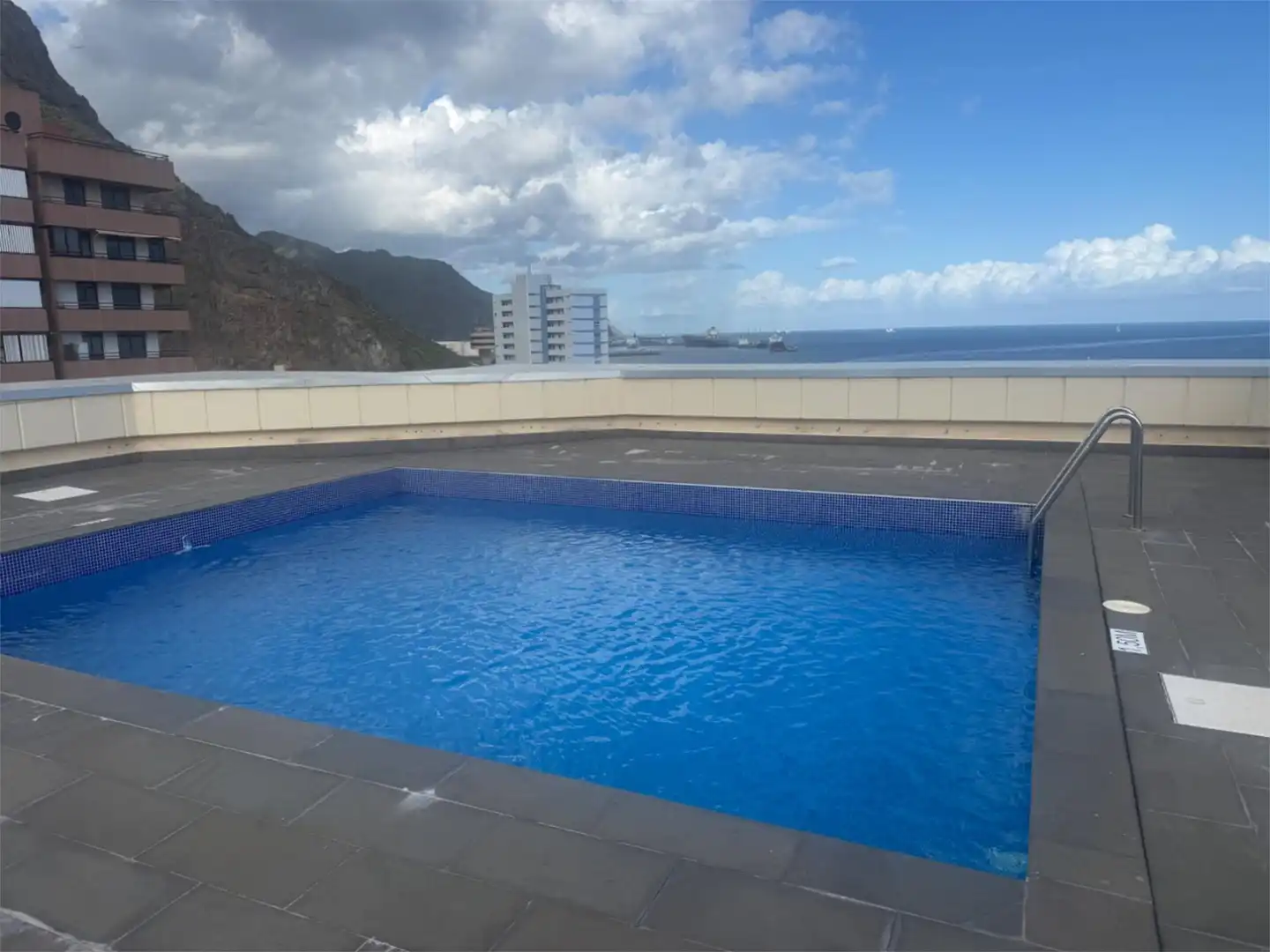 Piscina de Piso en venta en Santa Cruz de Tenerife con Terraza y Piscina