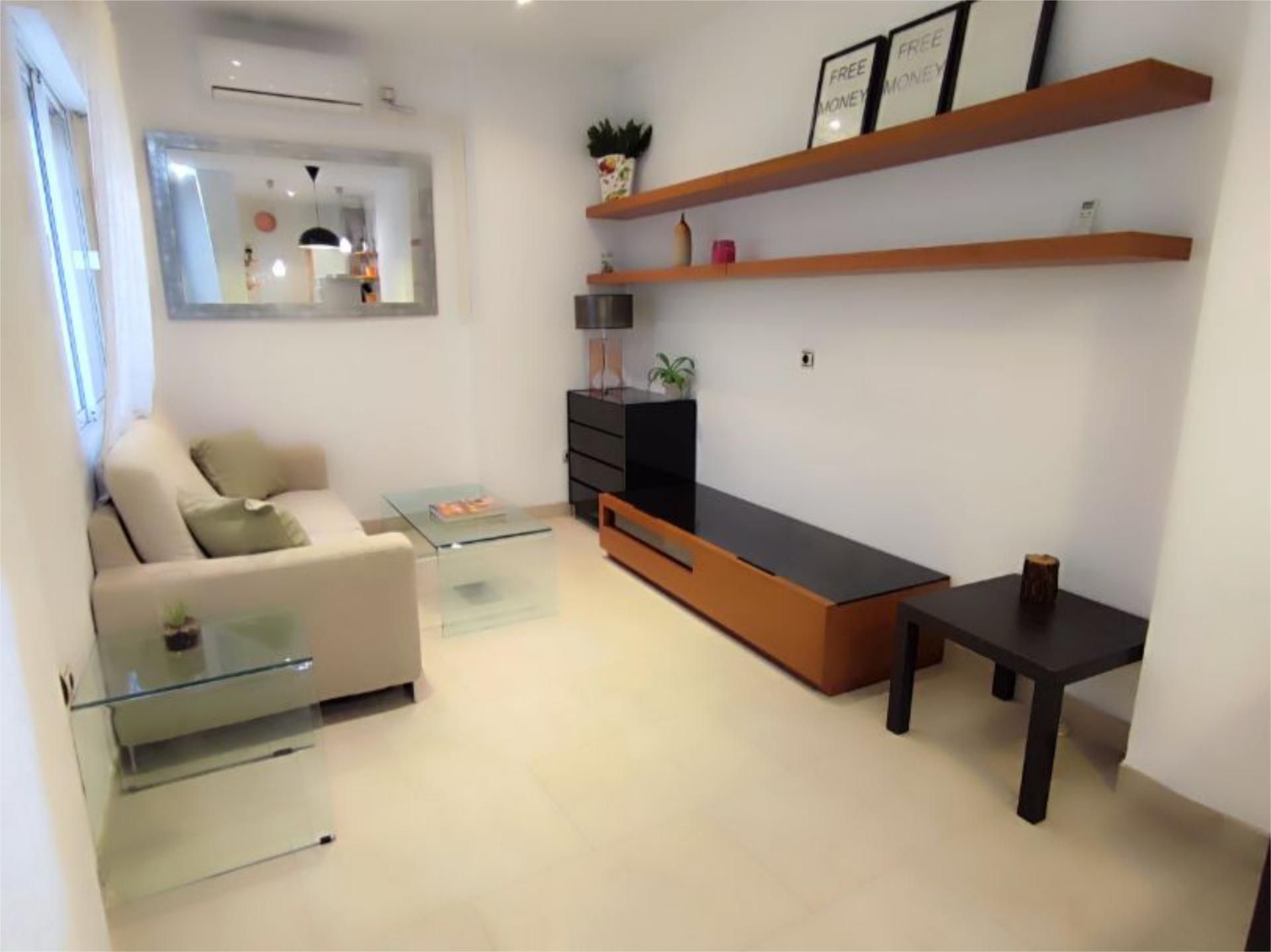 Sala d'estar de Pis de lloguer en  Sevilla Capital amb Aire condicionat, Calefacció i Moblat