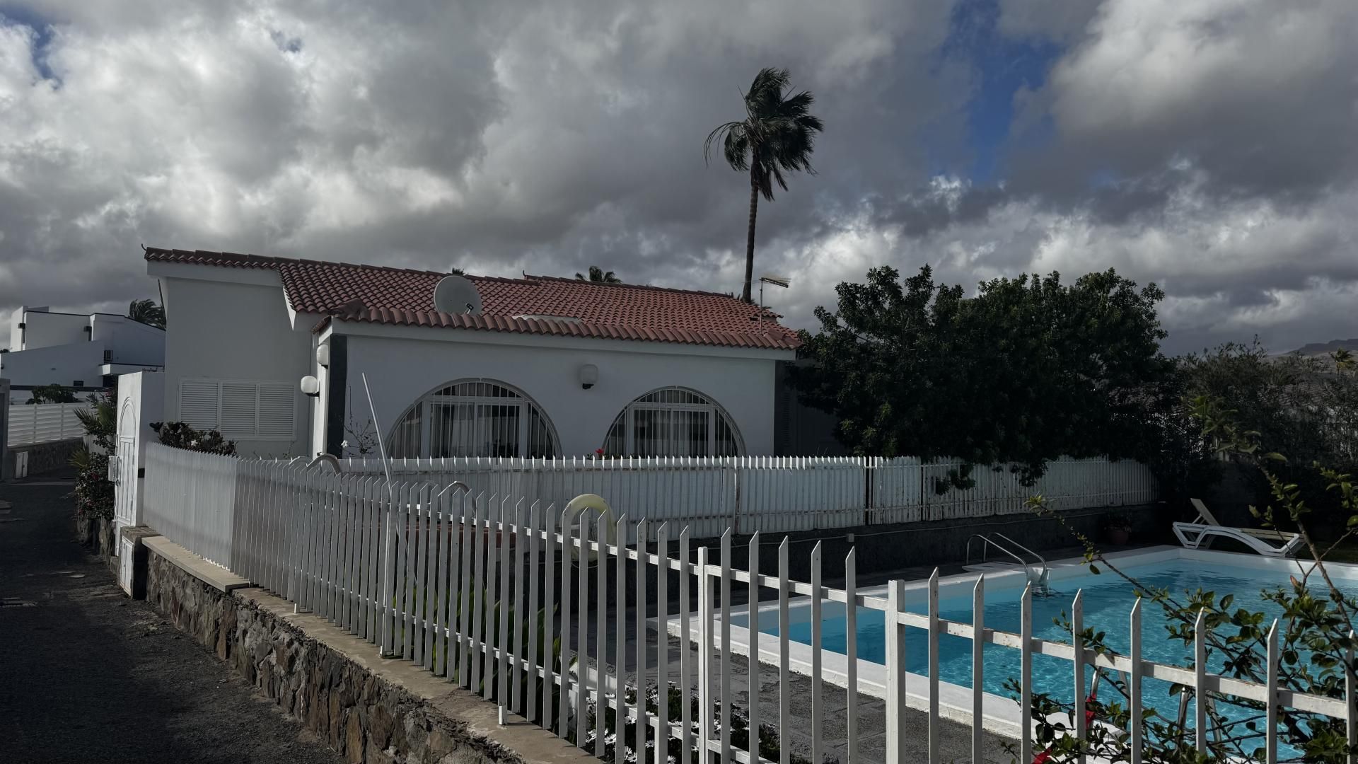 Vista exterior de Casa adosada en venta en San Bartolomé de Tirajana con Aire acondicionado, Terraza y Piscina