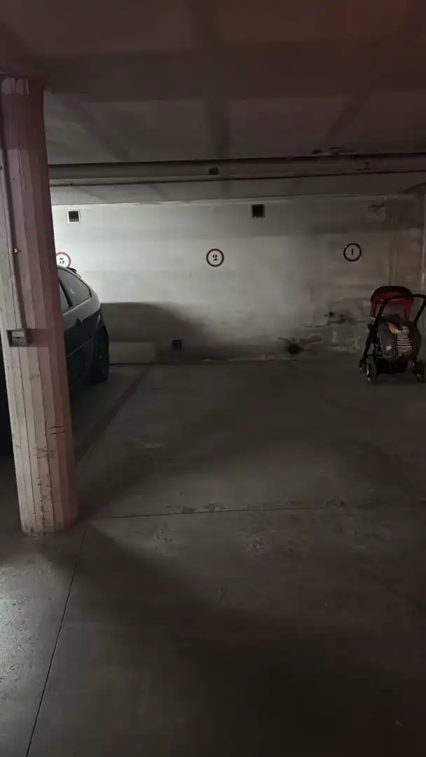 Parkplatz von Garage zur Miete in Jaca