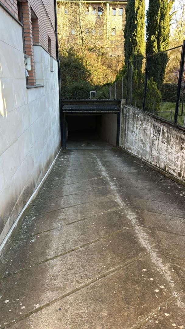 Außenansicht von Garage zur Miete in Jaca