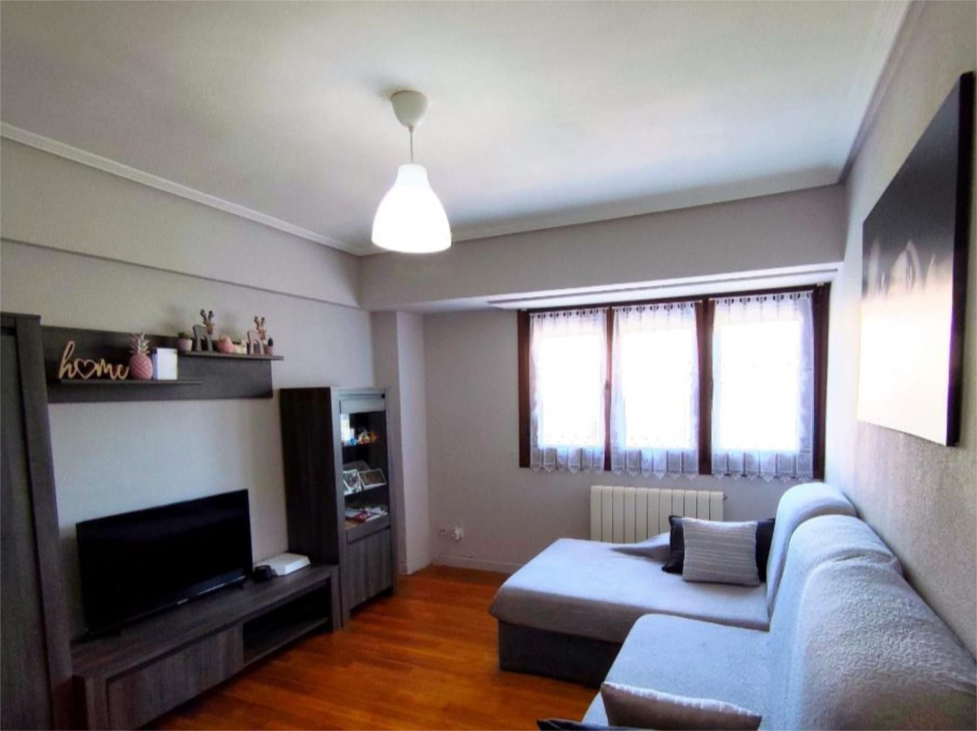 Sala d'estar de Pis en venda en Muskiz amb Balcó