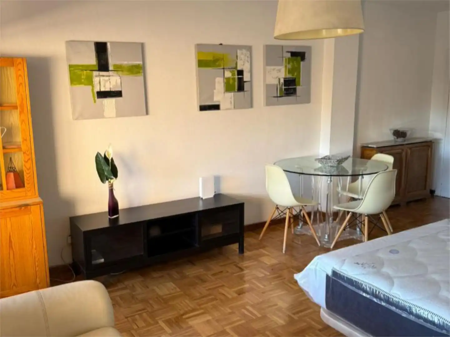 Room in Calle de la Carabela, 10, Alameda de Osuna Room in Calle de la Carabela, 10, Alameda de Osuna