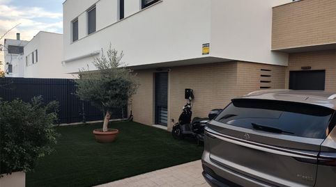 Foto 2 von Einfamilien-Reihenhaus zum Verkauf in Antonio Morillas Rodríguez, 3, Entrenúcleos, Dos Hermanas