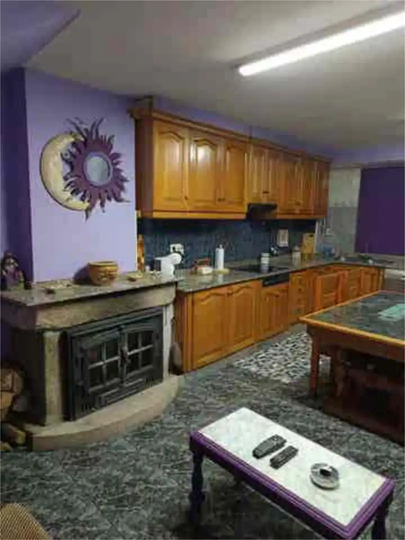 Casa o xalet en venda a Aranga Cuina de Casa o xalet en venda en Aranga amb Jardí privat i Traster