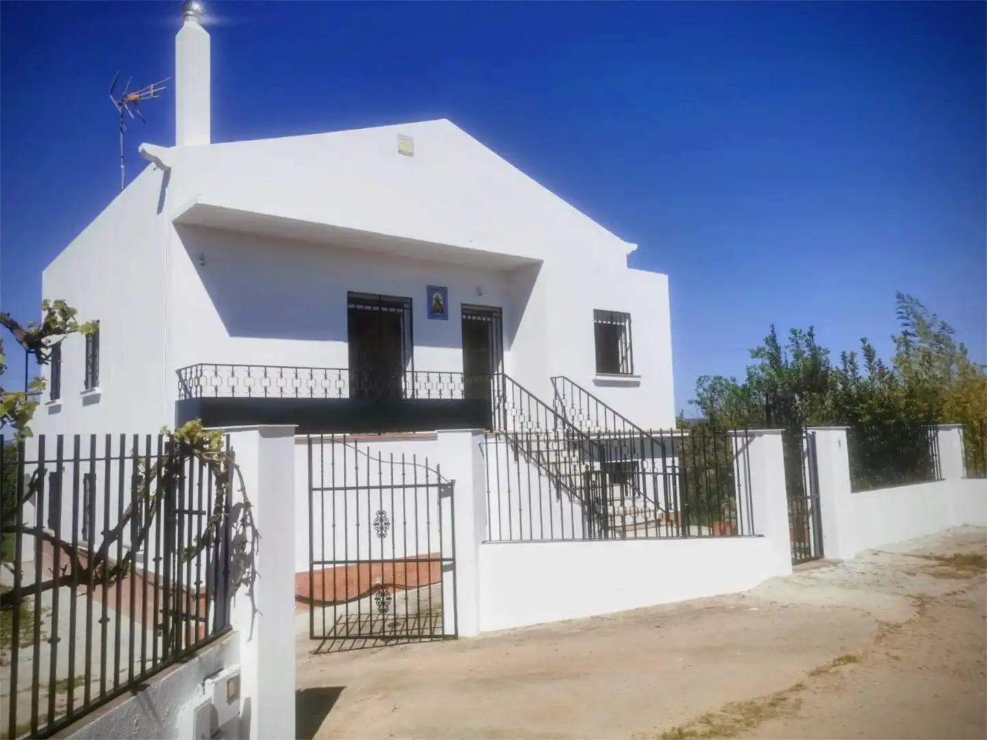 Casa o chalet en venta en Carretera Valdezorras, 61, Valdezorras - El Gordillo Vista exterior de Casa o chalet en venta en Sevilla Capital