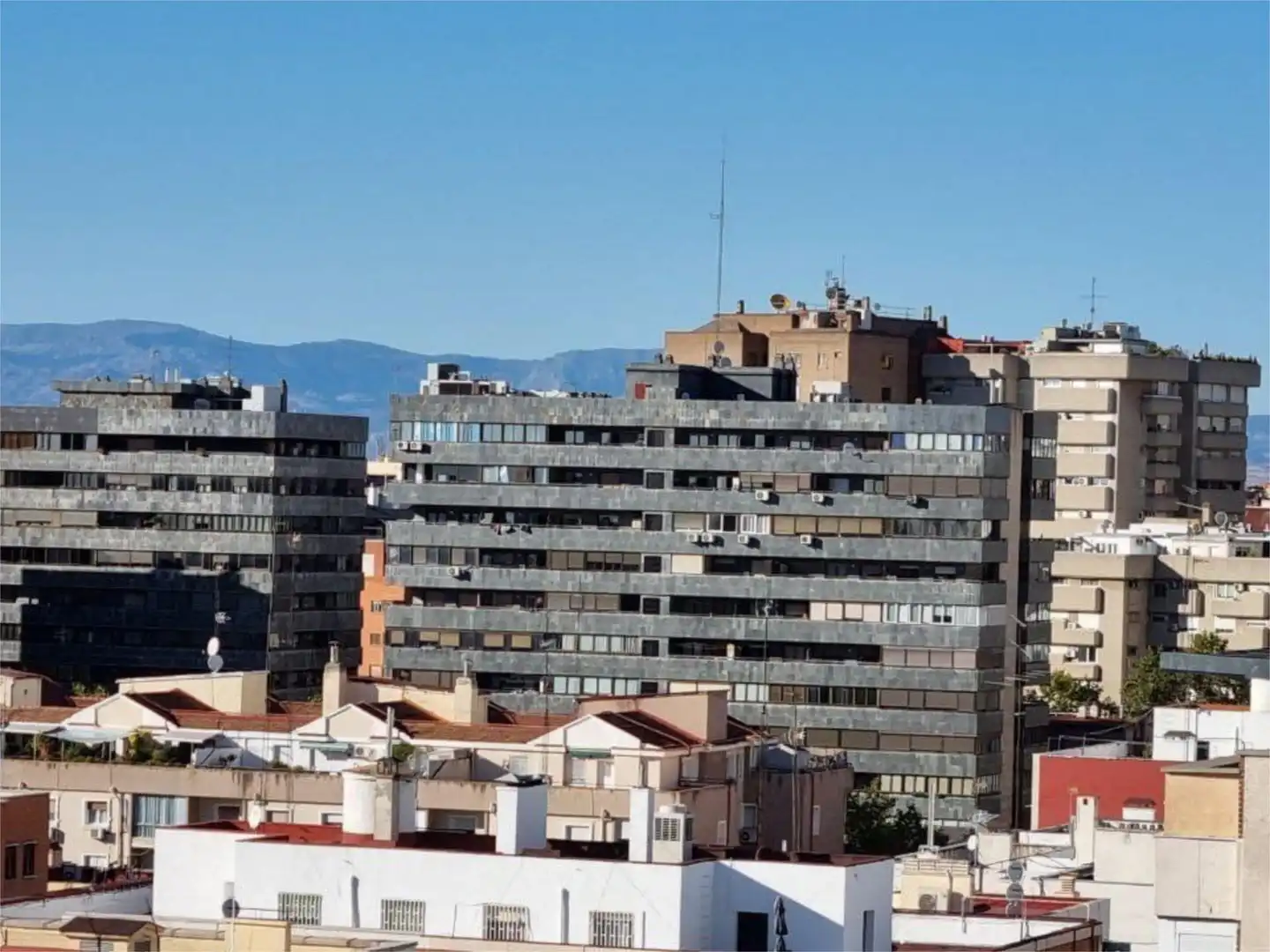 Wohnung zur Miete in Calle de Julián Besteiro, 35, Castillejos - Cuzco Außenansicht von Wohnung zur Miete in Madrid Capital mit Klimaanlage und Schwimmbad