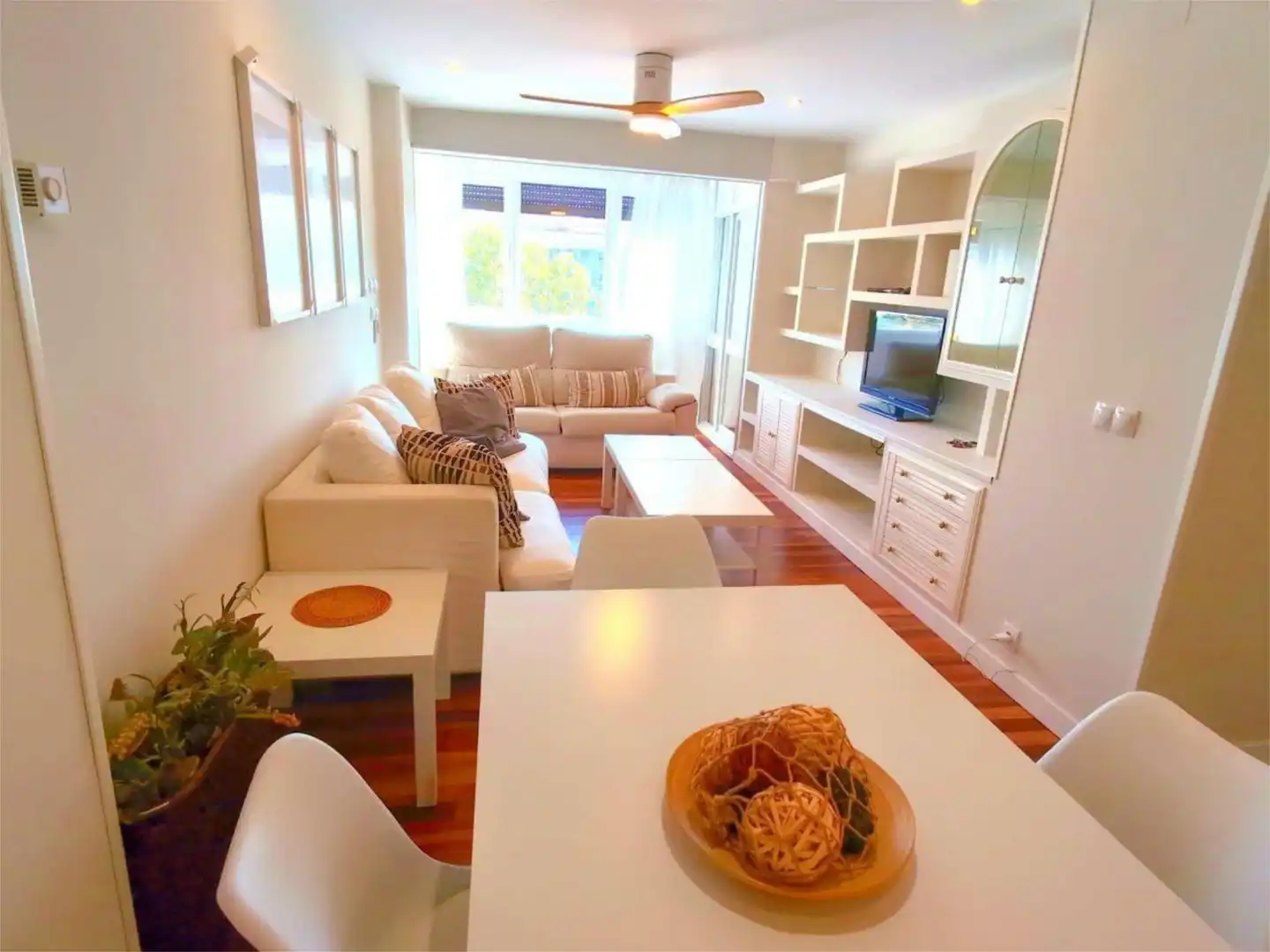 Wohnung zur Miete in Calle de Julián Besteiro, 35, Castillejos - Cuzco Wohnzimmer von Wohnung zur Miete in Madrid Capital mit Klimaanlage und Schwimmbad