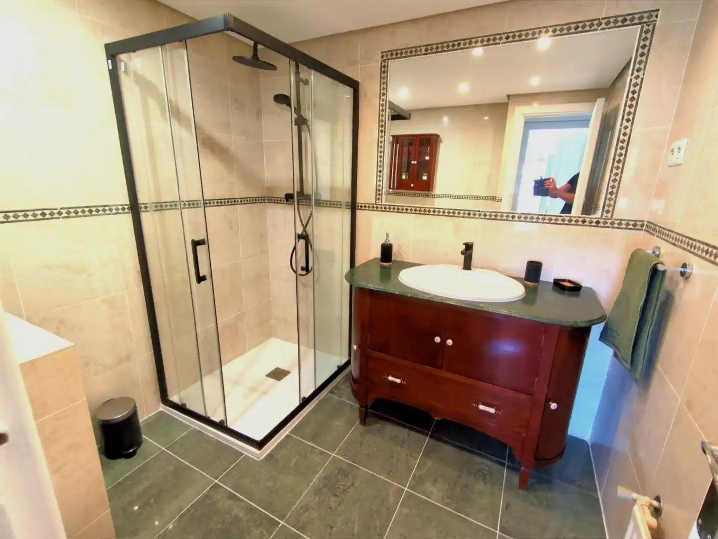 Wohnung zur Miete in Calle de Julián Besteiro, 35, Castillejos - Cuzco Badezimmer von Wohnung zur Miete in Madrid Capital mit Klimaanlage und Schwimmbad