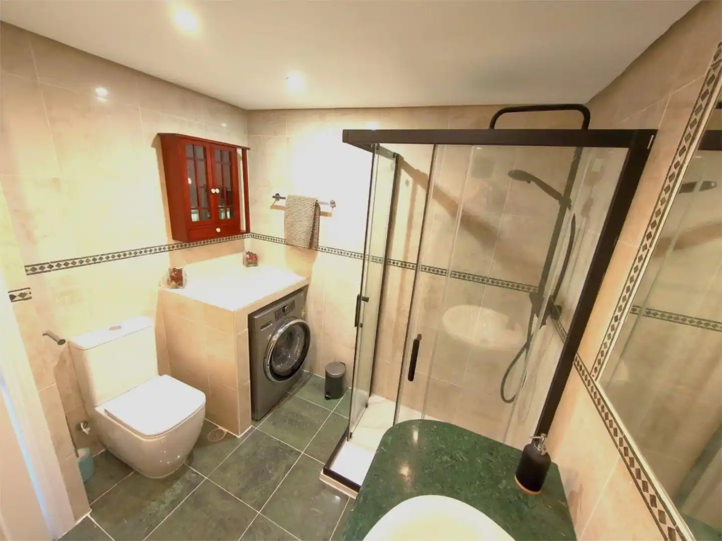 Wohnung zur Miete in Calle de Julián Besteiro, 35, Castillejos - Cuzco Badezimmer von Wohnung zur Miete in Madrid Capital mit Klimaanlage und Schwimmbad