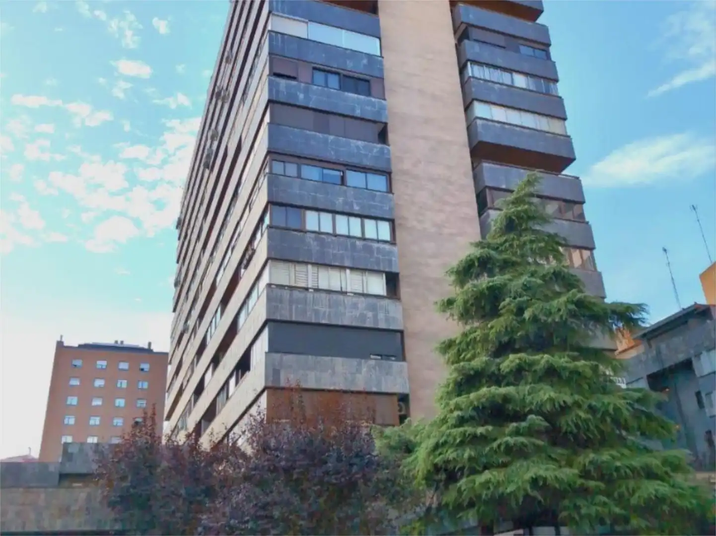 Wohnung zur Miete in Calle de Julián Besteiro, 35, Castillejos - Cuzco Außenansicht von Wohnung zur Miete in Madrid Capital mit Klimaanlage und Schwimmbad