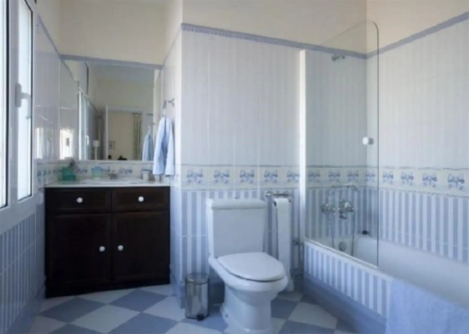 Houses for rent in Calle la Capilla, 9, La Barrosa Bathroom of Houses for rent in Chiclana de la Frontera with Air Conditioner, Heating and Private garden