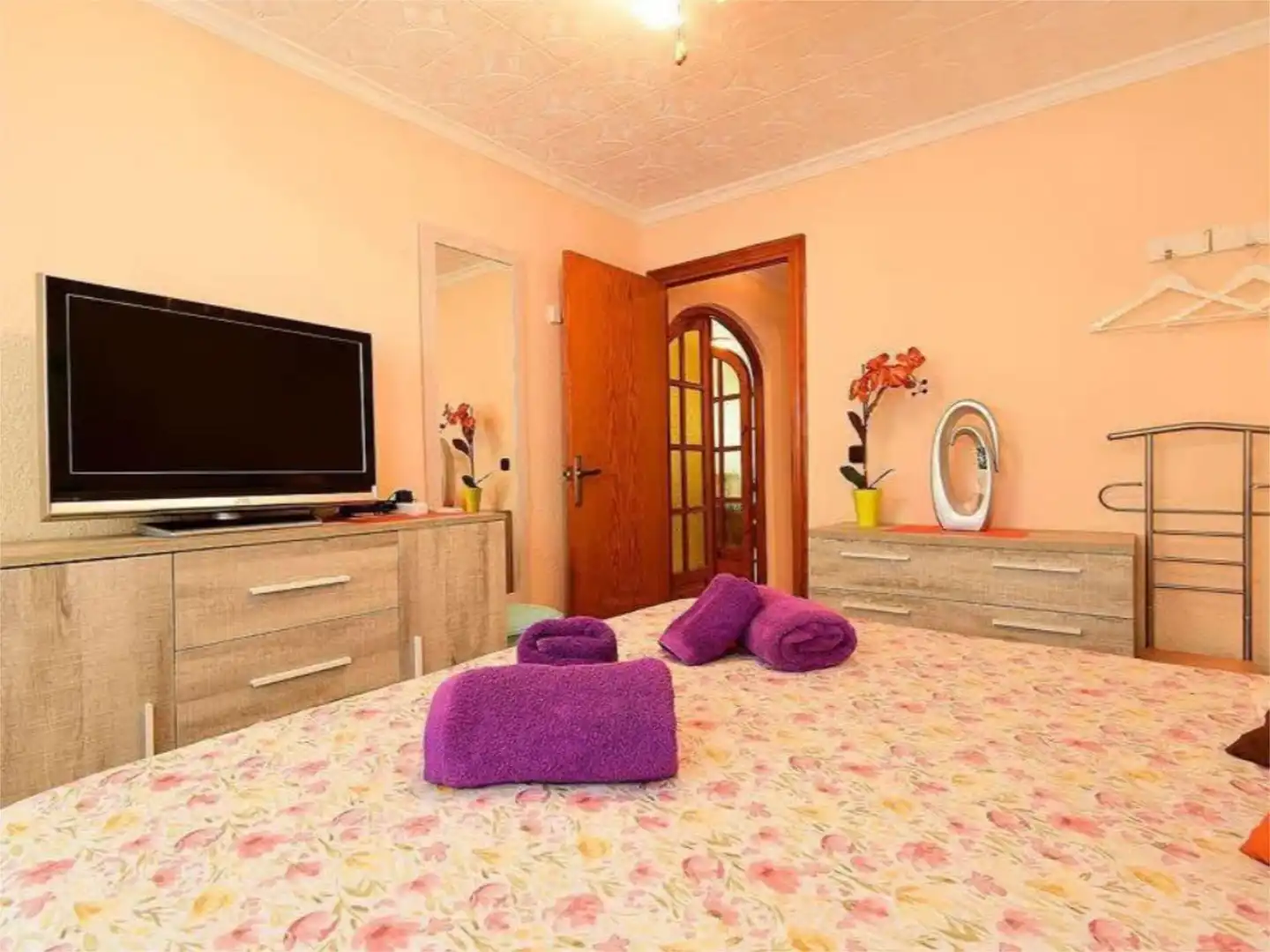 Casa adosada de lloguer a C los pinos, 12, Los Urrutias Dormitori de Casa adosada de lloguer en Cartagena amb Aire condicionat, Jardí privat i Moblat