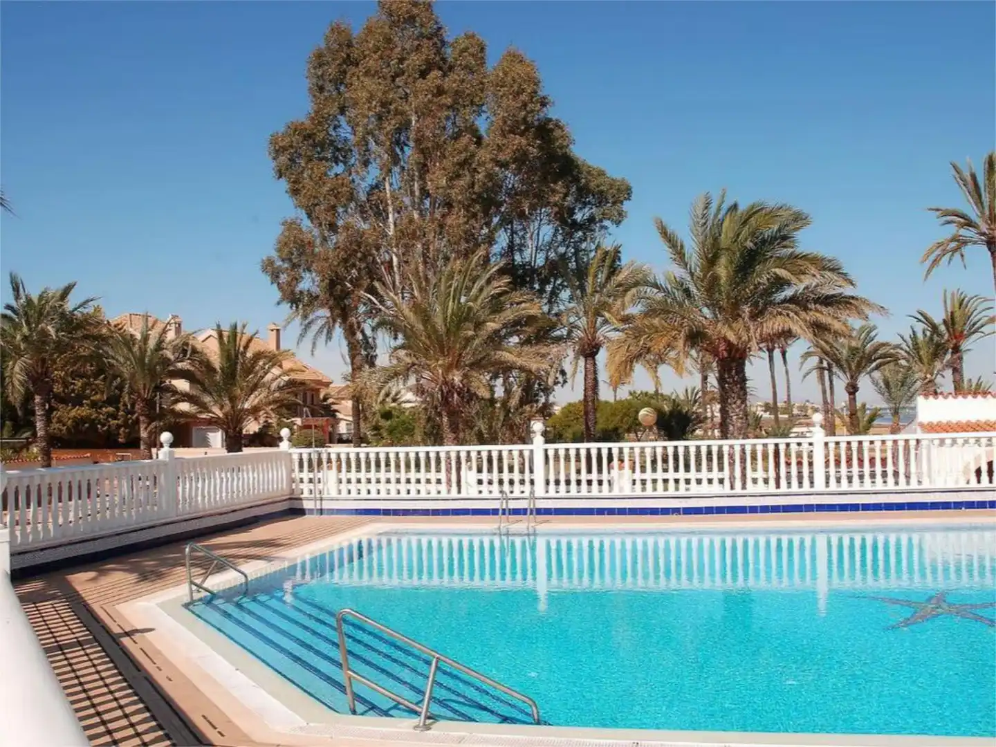 Casa adosada de lloguer a C los pinos, 12, Los Urrutias Piscina de Casa adosada de lloguer en Cartagena amb Aire condicionat, Jardí privat i Moblat