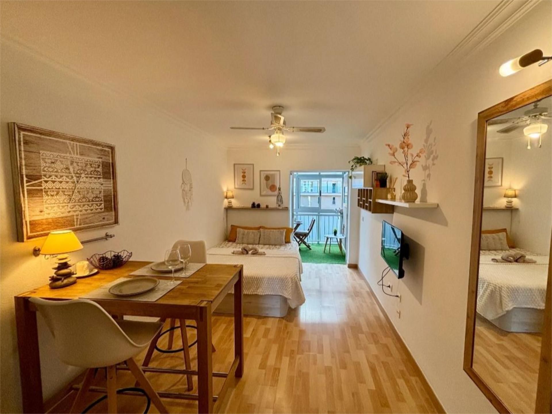 Bedroom of Study for sale in Casares  with Air Conditioner, Parquet flooring and Furnished