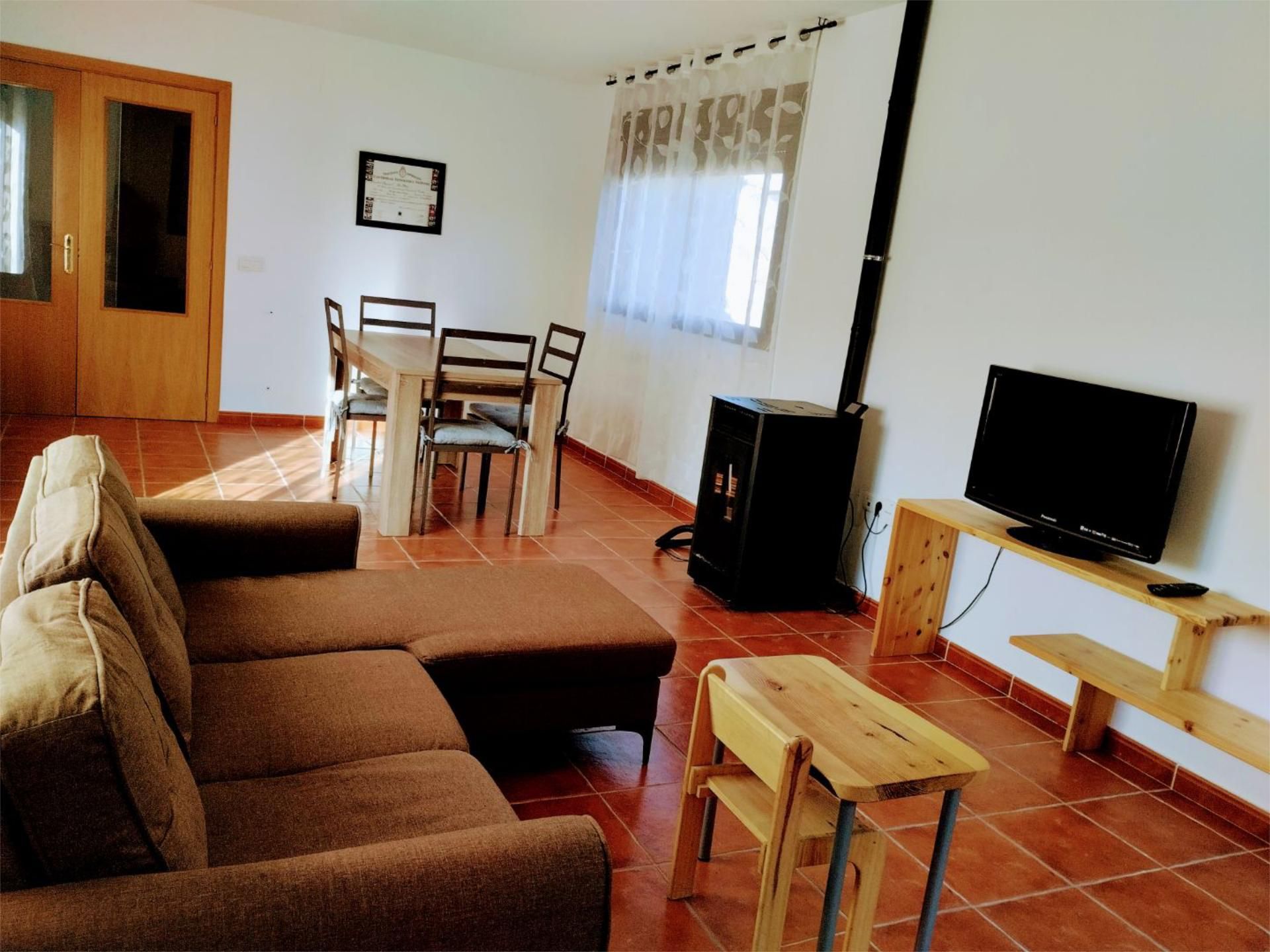 Sala de estar de Casa o chalet de alquiler en Arcas del Villar con Calefacción, Jardín privado y Terraza