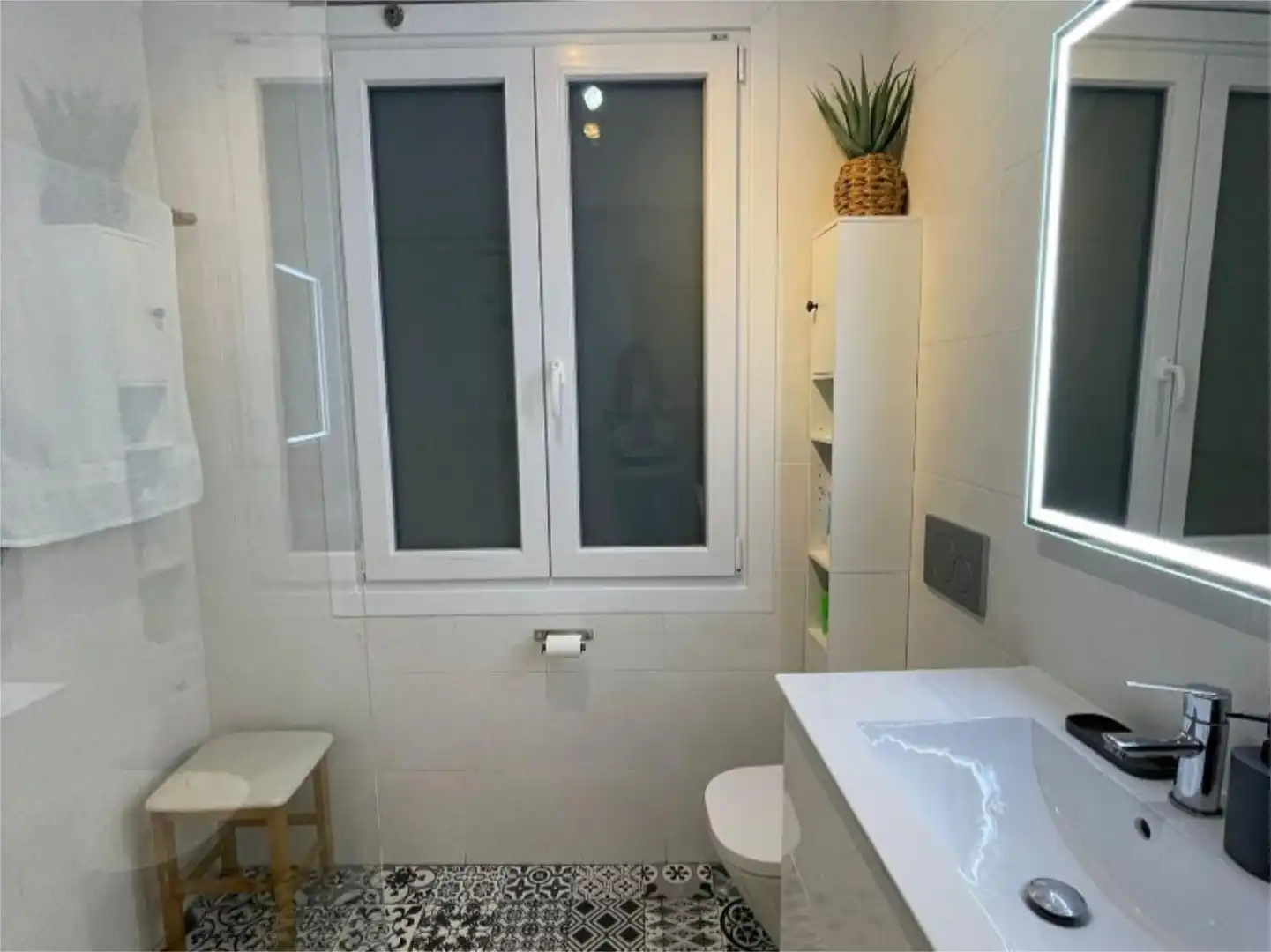 Room in Kale Nagusia, 14, Zarautz Bathroom of Flat for share in Zarautz with Furnished and Balcony