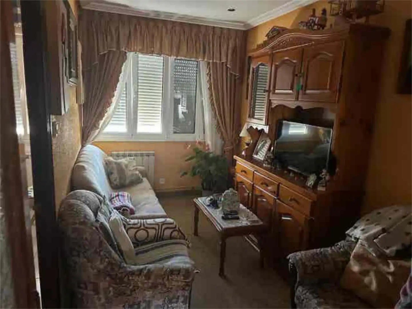 Sala de estar de Piso en venta en Avilés con Calefacción, Trastero y Amueblado