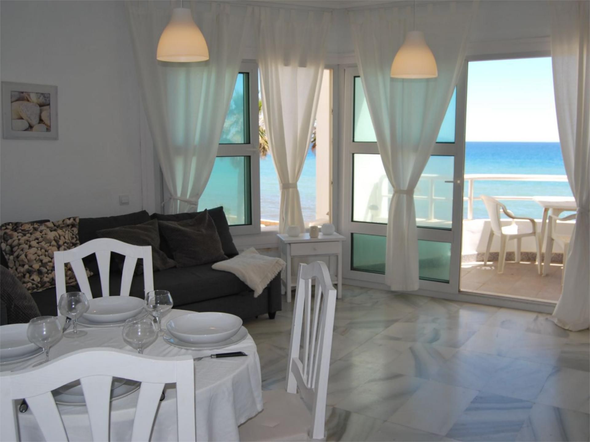 Piso en venta en Calle Castillo de Santa Ana, 3, El Puerto - Romanilla Habitación de Piso en venta en Roquetas de Mar con Aire acondicionado, Piscina y Amueblado