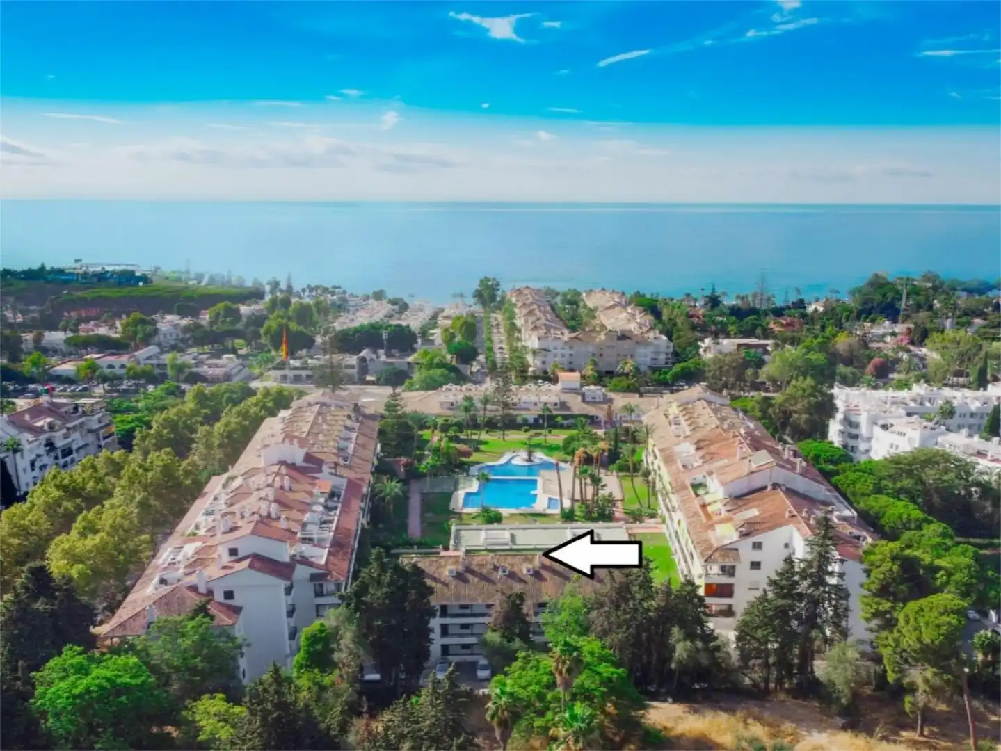 Àtic en venda a Calle Margarita, 7, La Carolina - Guadalpín Vista exterior de Àtic en venda en Marbella amb Aire condicionat, Terrassa i Piscina