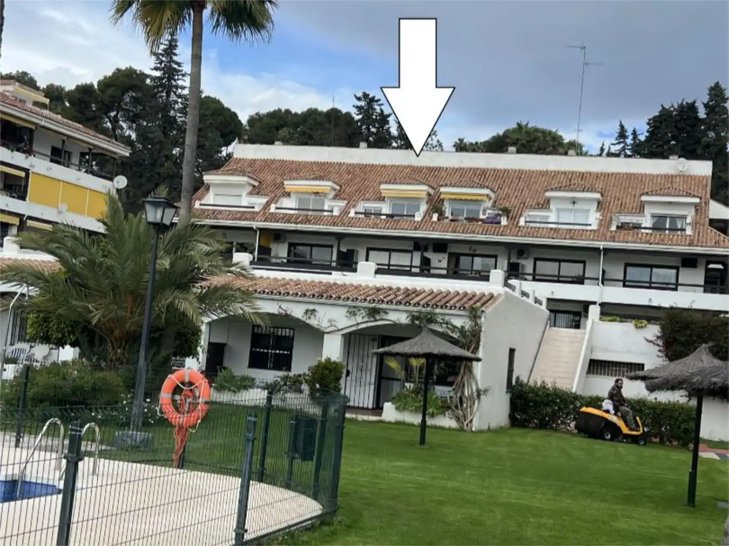Àtic en venda a Calle Margarita, 7, La Carolina - Guadalpín Vista exterior de Àtic en venda en Marbella amb Aire condicionat, Terrassa i Piscina