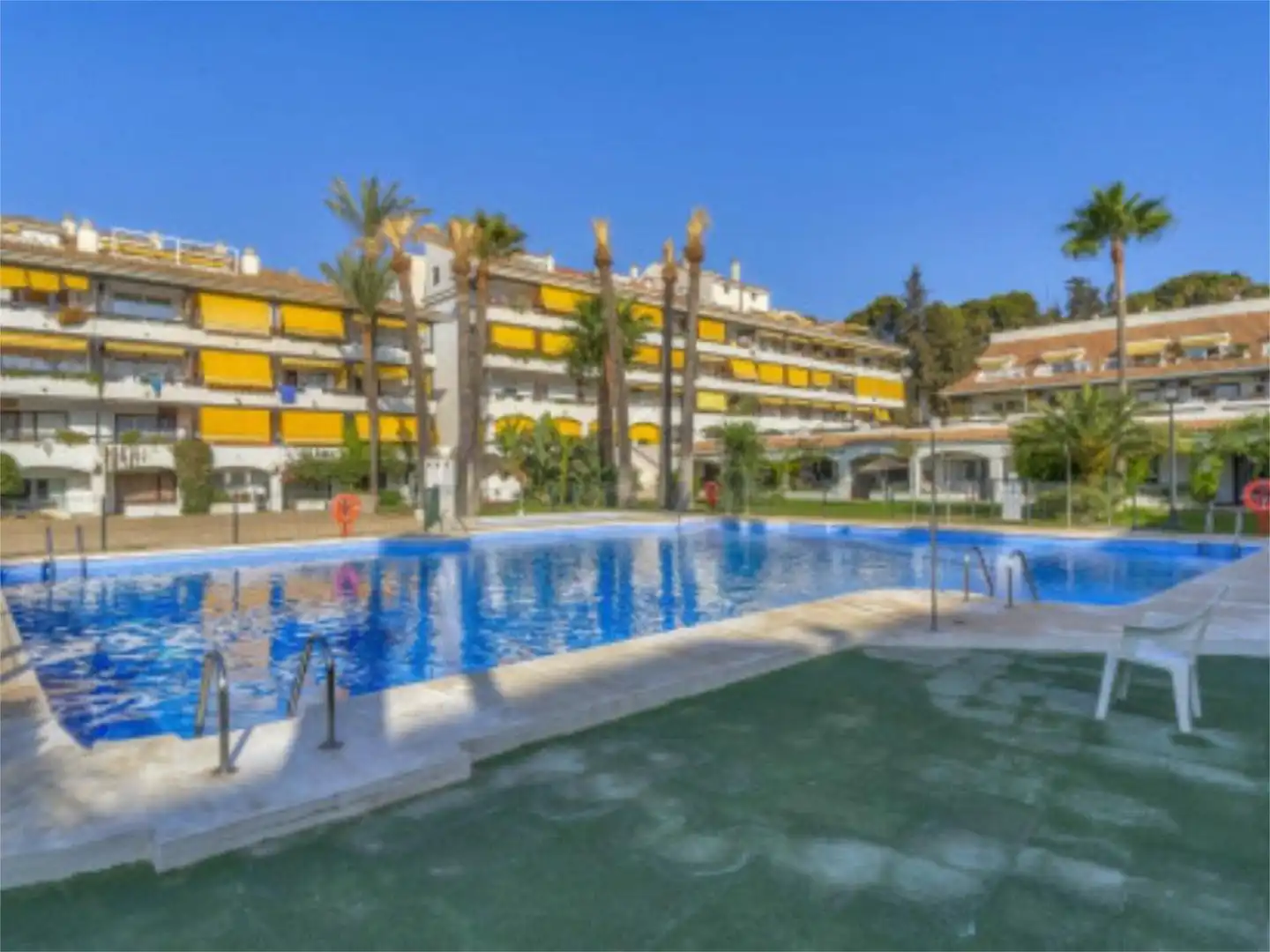 Àtic en venda a Calle Margarita, 7, La Carolina - Guadalpín Vista exterior de Àtic en venda en Marbella amb Aire condicionat, Terrassa i Piscina