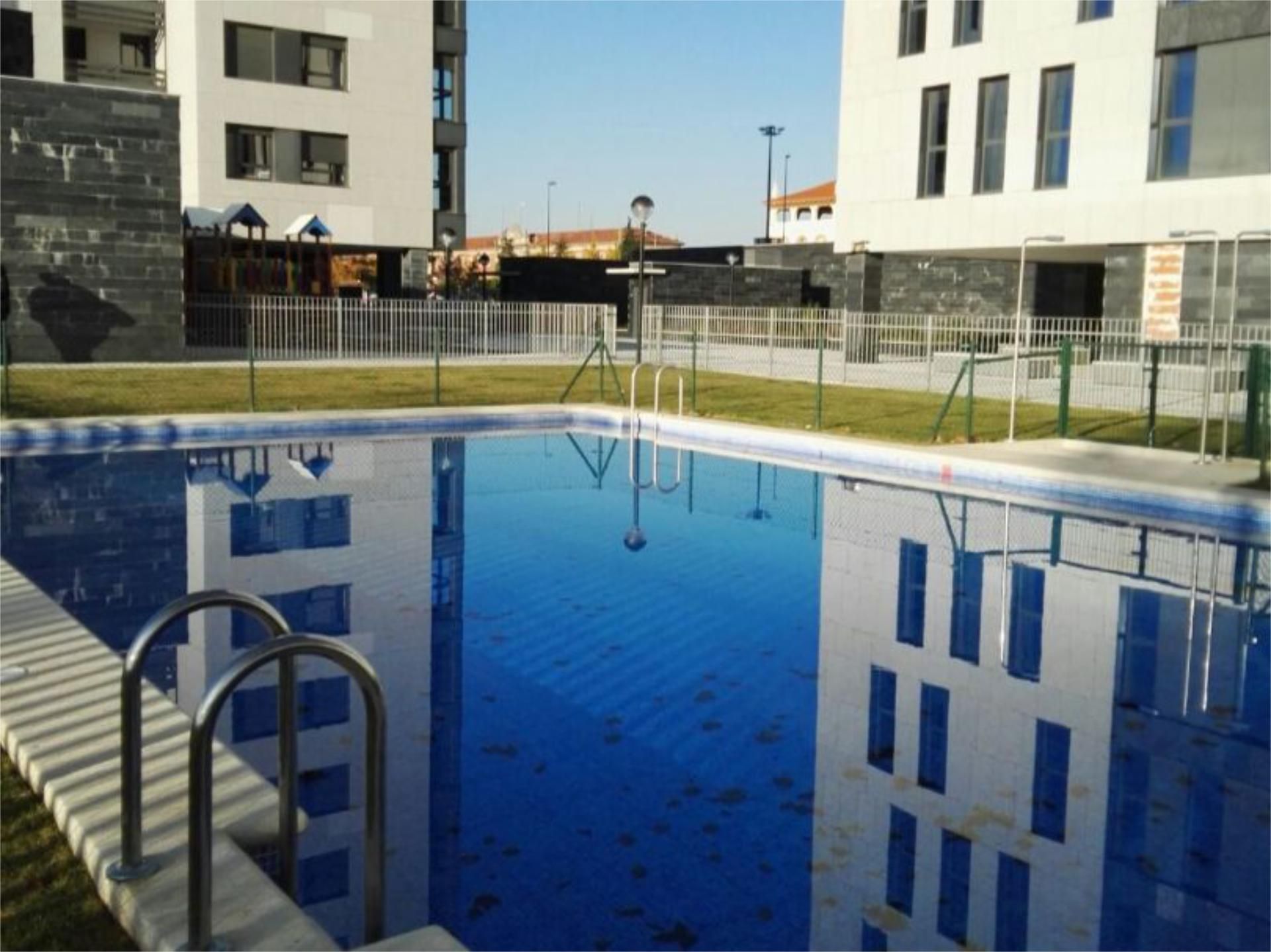 Schwimmbecken von Wohnungen zur Miete in Valladolid Capital mit Heizung, Parkett und Abstellraum