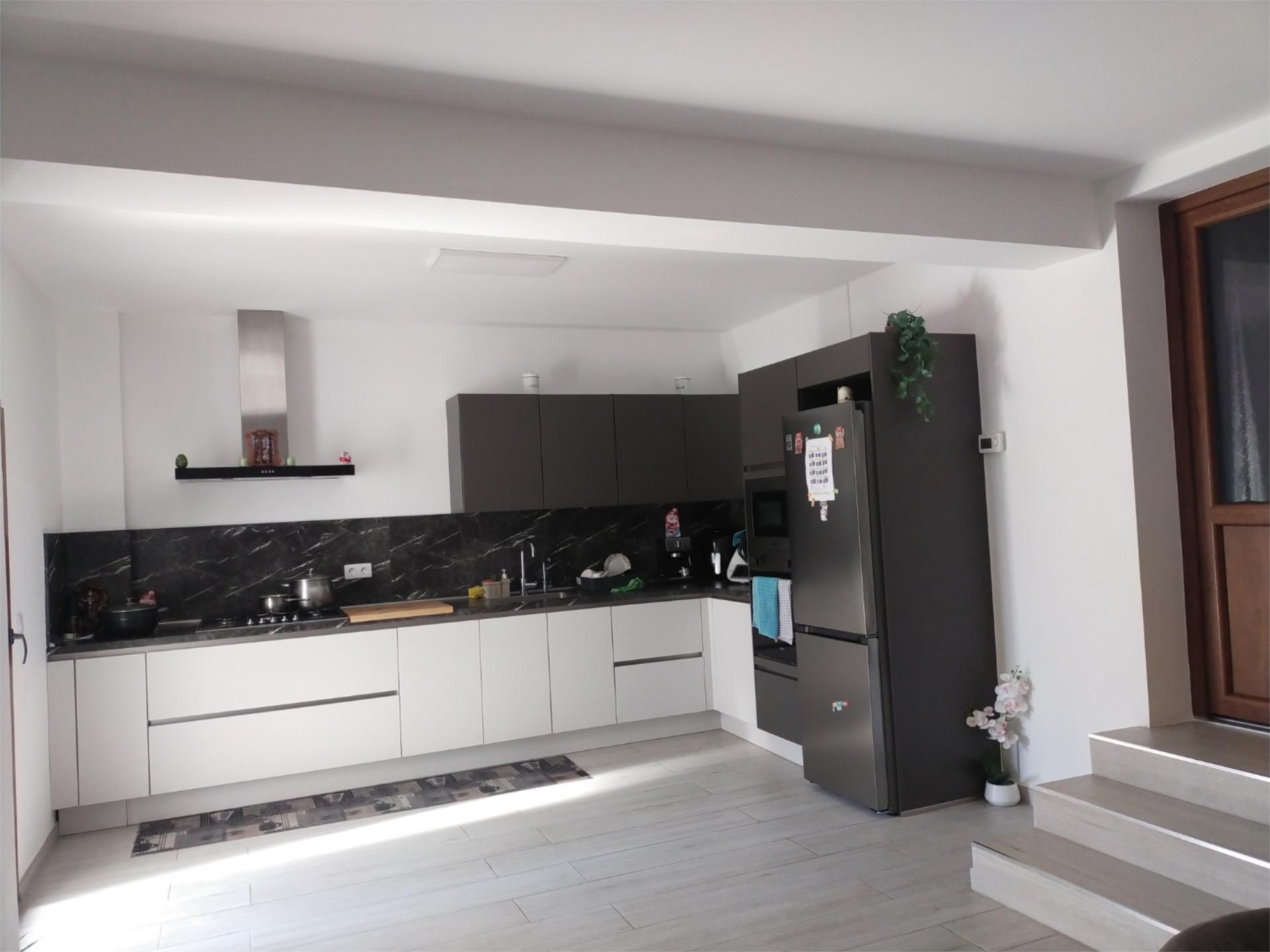 Cuina de Casa adosada en venda en Sant Pere de Torelló amb Calefacció, Terrassa i Traster